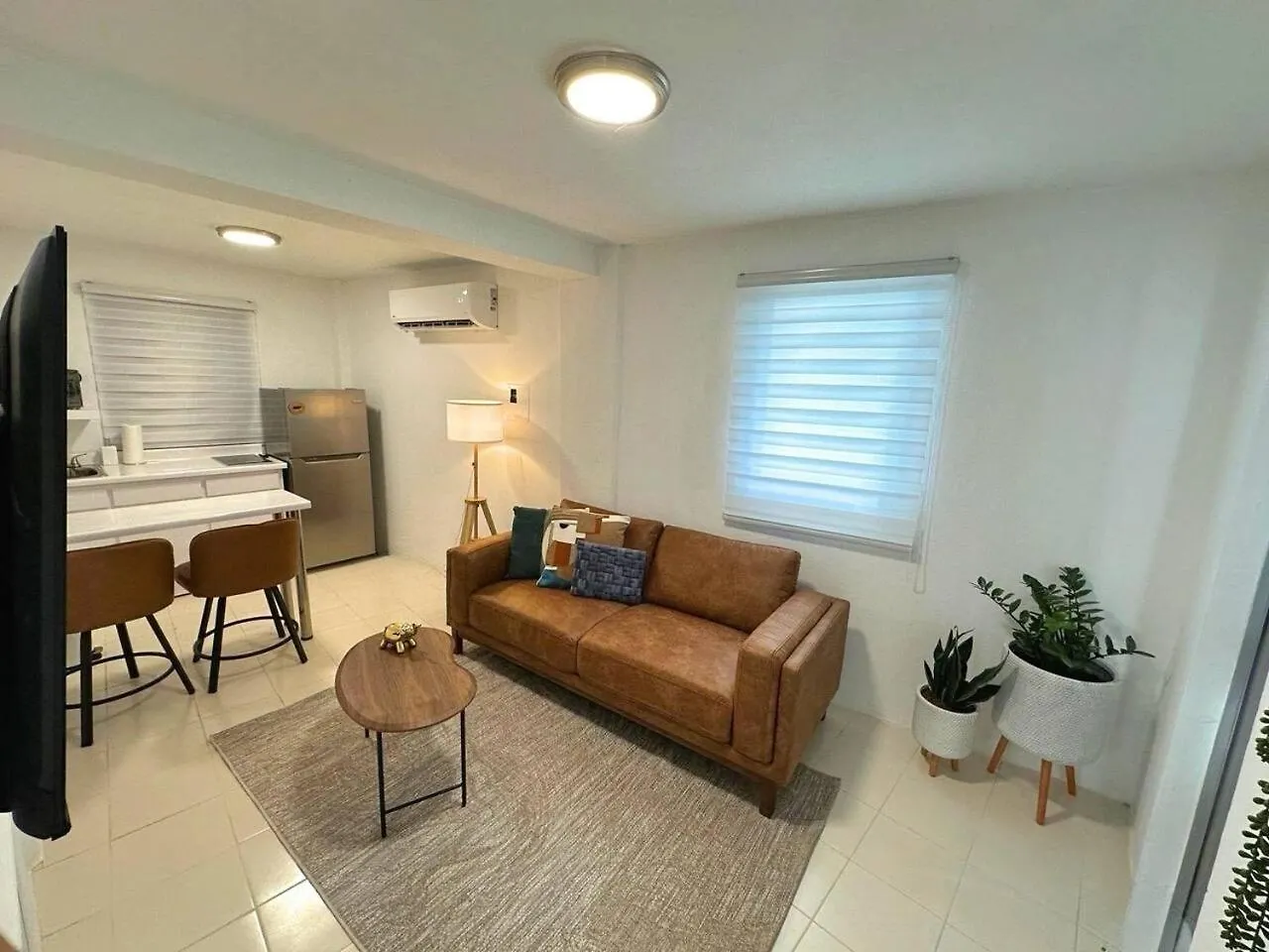 הקונטקטים של Gorgeous Remodeled Gem Santurce IV